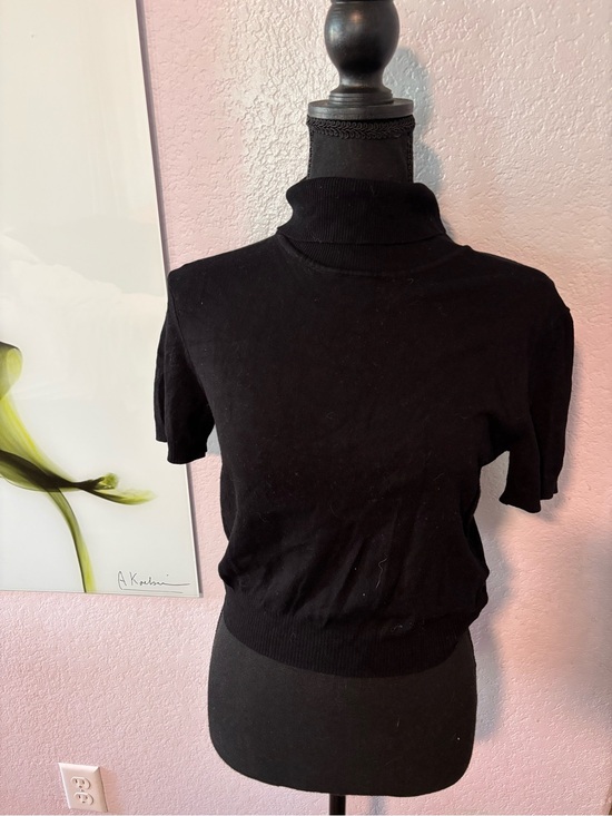 Tops - Black shirt size medium